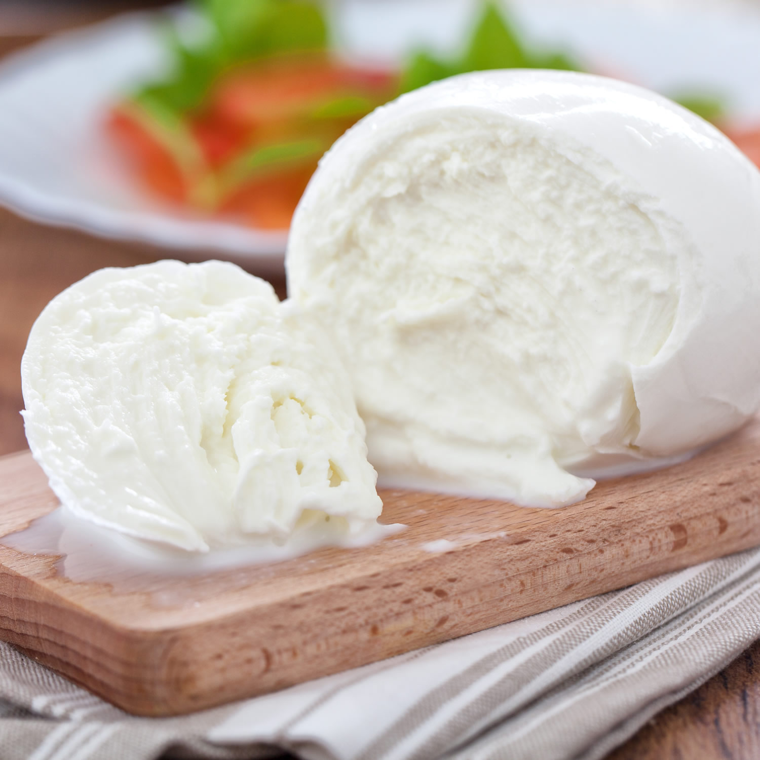 Come nasce la mozzarella di bufala